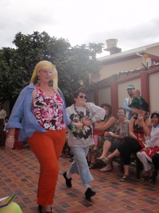 Tía Sonia and Tía Sarah star in Moda Loca 2011