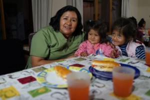 Tía Maritza with Catalina and Alayna